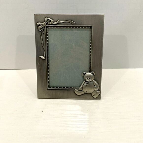 Burned Of Boston Vintage Pewter Baby Picture Frame With Bear And Bow Detail - Picture 1 of 11